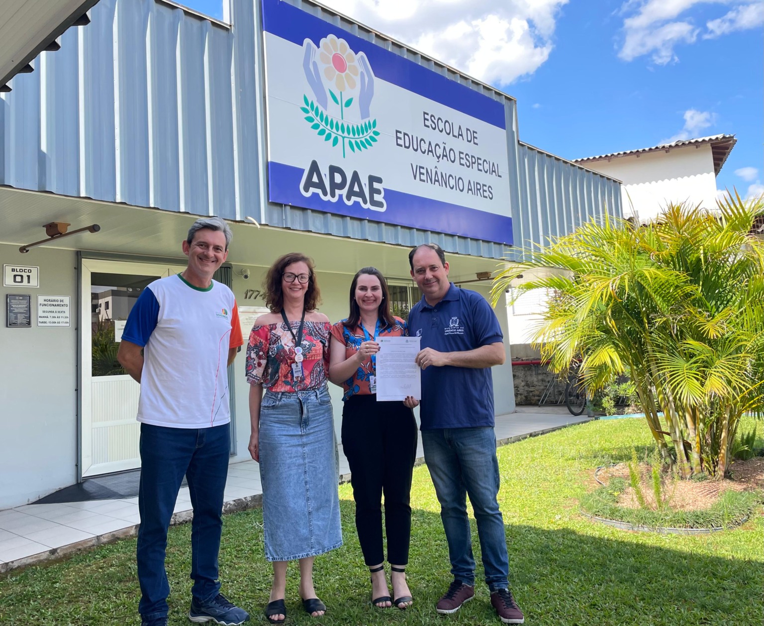 Secretário de Educação, Émerson Eloi Henrique, coordenadora pedagógica Juliane Weiss Niedermeyer e prefeito Jarbas da Rosa visitaram a instituição (Foto: AI Prefeitura)