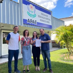 Secretário de Educação, Émerson Eloi Henrique, coordenadora pedagógica Juliane Weiss Niedermeyer e prefeito Jarbas da Rosa visitaram a instituição (Foto: AI Prefeitura)