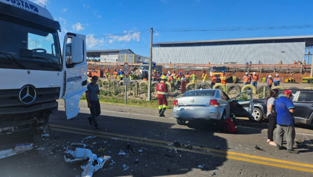 Levantamentos indicam que o condutor do Vectra invadiu a pista onde andava o caminhão de Venâncio Aires Foto: Glauber Silveira/Tua Rádio Cristal/Divulgação)