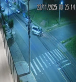 Imagem mostra o momento exato do acidente, na madrugada de domingo, 23 (Foto: Reprodução/FM)