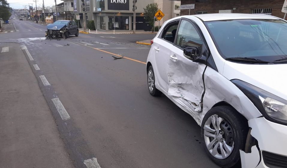 Colisão aconteceu no cruzamento da rua General Osório com a Avenida Ruperti Filho (Foto: Alvaro Pegoraro)