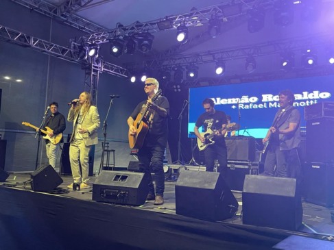 Alemão Ronaldo e Rafael Malenotti colocaram o público para cantar e dançar