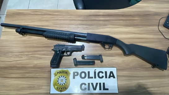 Espingarda e pistolas estão registradas em nome do denunciado por violência doméstica (Foto: Alvaro Pegopraro)