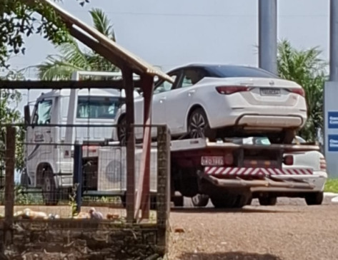 Automóvel foi apreendido em Vila Palanque (Foto: Reprodução/FM)