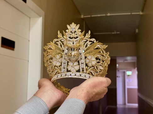 Cada uma das coroas contará ainda com um adereço especial em referência à Fenachim 40 anos (Foto: Rudy Dias/Traço D)