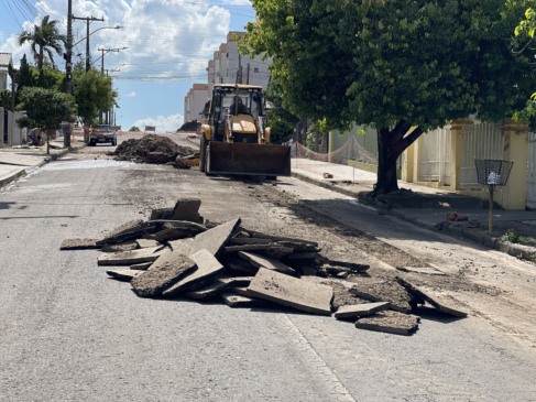 Intervenções de empresa terceirizada na rua Duque de Caxias (Fotos: Júnior Posselt/Folha do Mate)