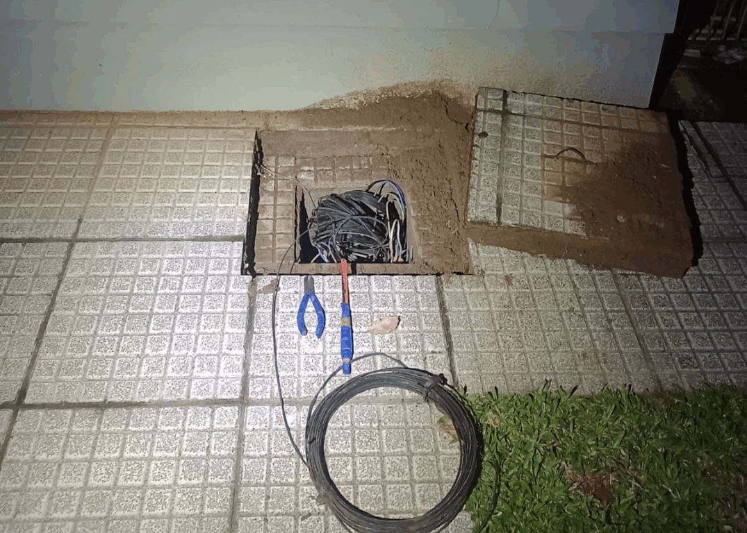 Homem de 31 anos é preso por furto de fios em estabelecimento comercial Homem de 31 anos é preso por furto de fios em estabelecimento comercial