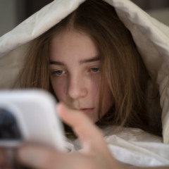 Manter-se informado é importante, mas especialistas destacam a importância de dosar o consumo e priorizar a qualidade (Foto: Divulgação/Freepik)