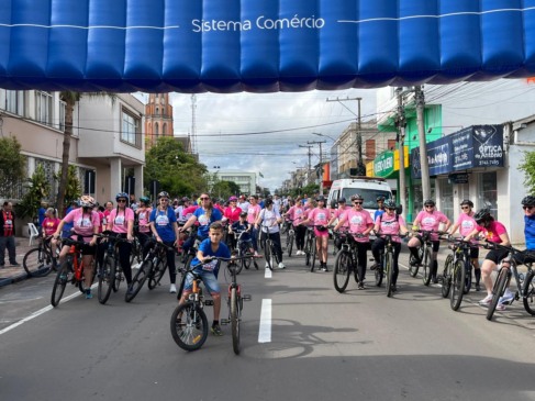 Saída ocorreu em frente à Prefeitura (Foto: Júnior Posselt/Folha do Mate)