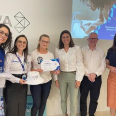 Entre os que receberam o certificado, Sidonia Behling Delavi, que tem propriedade em Linha Maria Madalena (Foto: Débora Kist/Folha do Mate)