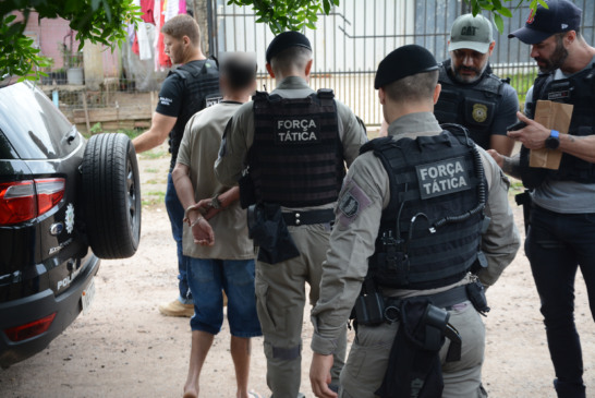 Sete pessoas foram presas e quatro delas acabaram autuadas em flagrante (Foto: Alvaro Pegoraro)