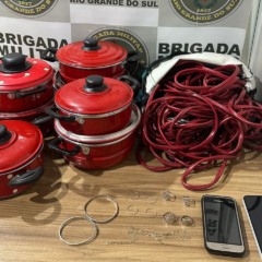 Utensílios roubados foram apreendidos com o casal