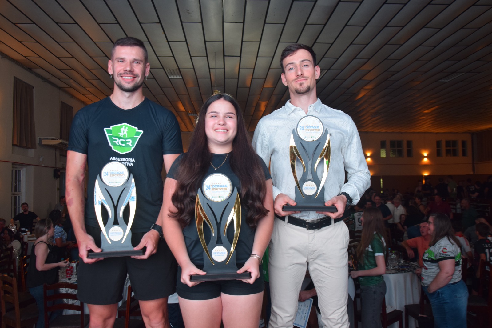 Roberto Wessling (Troféu Destaque Municipal), Cecília Sousa de Almeida (Troféu Destaque Esportivo Internacional) e Gustavo Dallafávera (Troféu Destaque Esportivo Regional/Nacional)