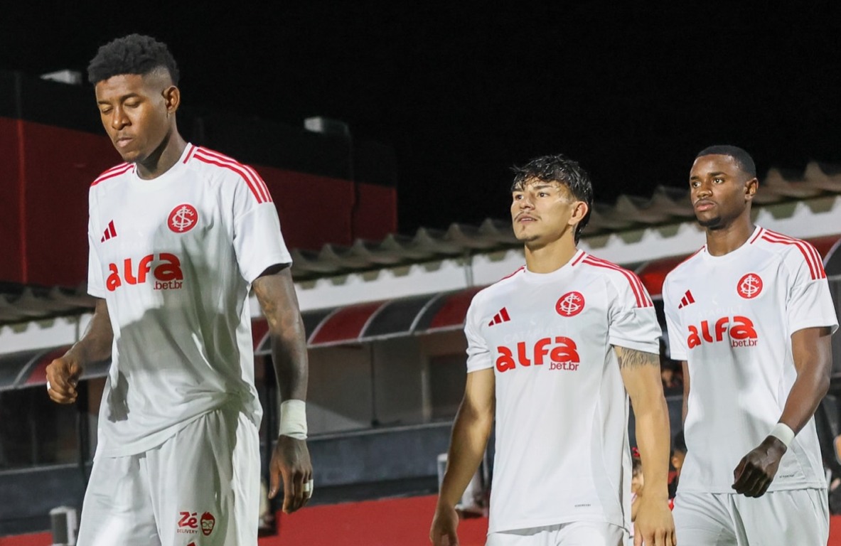 Inter perde no Barradão e se complica na tabela