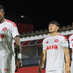 Inter perde no Barradão e se complica na tabela