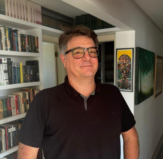 Na obra, escritor conta a experiência pessoal com o autismo (Foto: Arquivo pessoal)