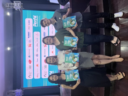 Adriele, Juliana, Débora e Leonardo: parceria na produção da Revista Perfil (Foto: Juan Grings/Folha do Mate)