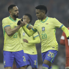 Estêvão marcou de pênalti, garantindo um empate