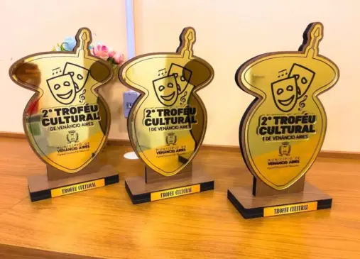 Cerimônia de premiação acontece dentro da programação do 6º Festival de Balonismo de Venâncio Aires - na imagem, os troféus da edição de 2024 (Foto: Arquivo/AI Prefeitura)