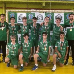 Galera Sub-14 da AVV que conquistou o título jogando na Coopeva. (Foto: Arquivo pessoal)