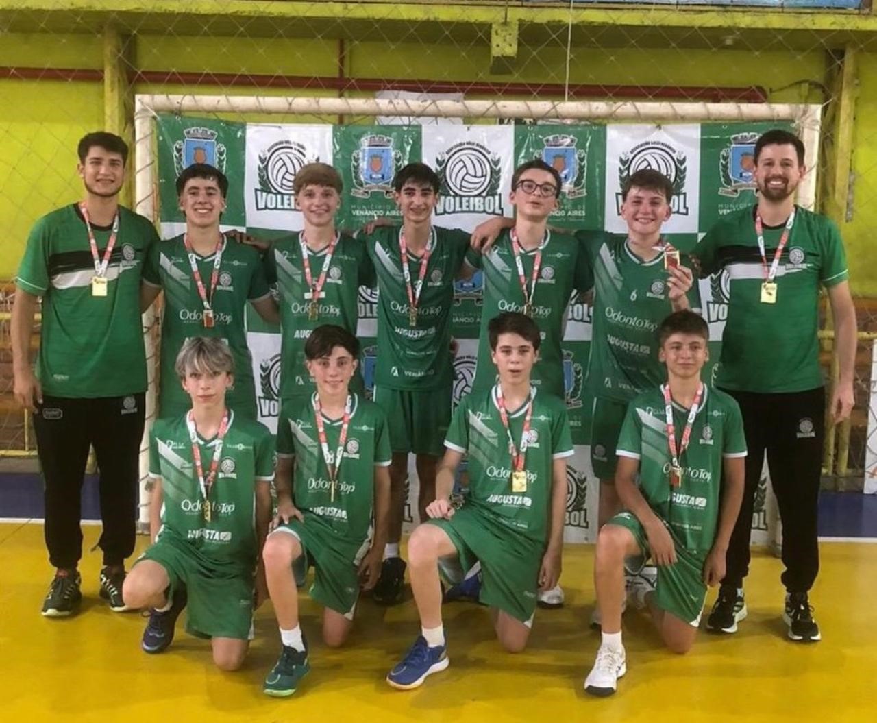 Galera Sub-14 da AVV que conquistou o título jogando na Coopeva. (Foto: Arquivo pessoal) Galera Sub-14 da AVV que conquistou o título jogando na Coopeva. (Foto: Arquivo pessoal)