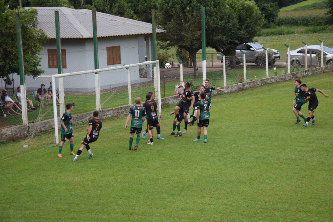 Depois de eliminarem Aert e Avante na semifinal, São Luiz e River Plate buscam a vantagem já no primeiro jogo de ida da decisão. O primeiro capítulo dessa decisão será neste domingo, 14, em Vila Santa Emília. (Foto: Roni Müller) Depois de eliminarem Aert e Avante na semifinal, São Luiz e River Plate buscam a vantagem já no primeiro jogo de ida da decisão. O primeiro capítulo dessa decisão será neste domingo, 14, em Vila Santa Emília. (Foto: Roni Müller)