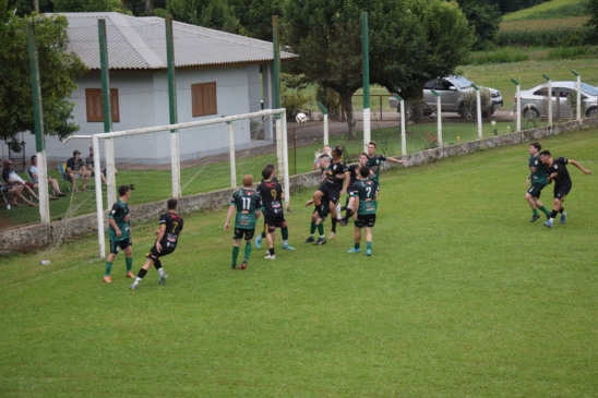 Depois de eliminarem Aert e Avante na semifinal, São Luiz e River Plate buscam a vantagem já no primeiro jogo de ida da decisão. O primeiro capítulo dessa decisão será neste domingo, 14, em Vila Santa Emília. (Foto: Roni Müller)