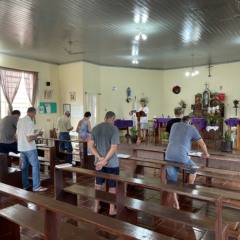 Na Comunidade Nossa Senhora de Lourdes, encontros nos domingos que antecederam o Natal foram oportunidade para rezar e se preparar espiritualmente para o Natal (Foto: J&uacute;nior Posselt/Folha do Mate)
