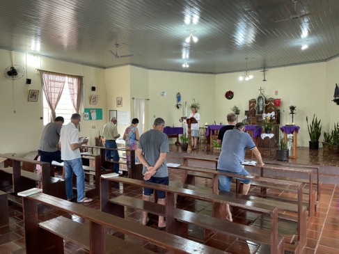 Na Comunidade Nossa Senhora de Lourdes, encontros nos domingos que antecederam o Natal foram oportunidade para rezar e se preparar espiritualmente para o Natal (Foto: Júnior Posselt/Folha do Mate)
