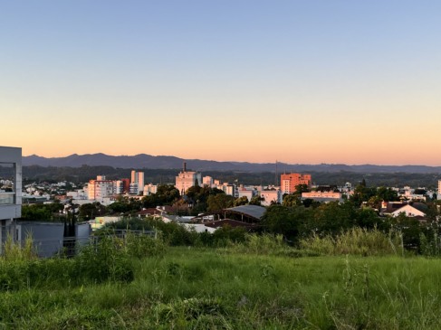 Ao longo do dia, o sol aparece entre períodos de maior nebulosidade (Foto: Júnior Posselt/ Folha do Mate)