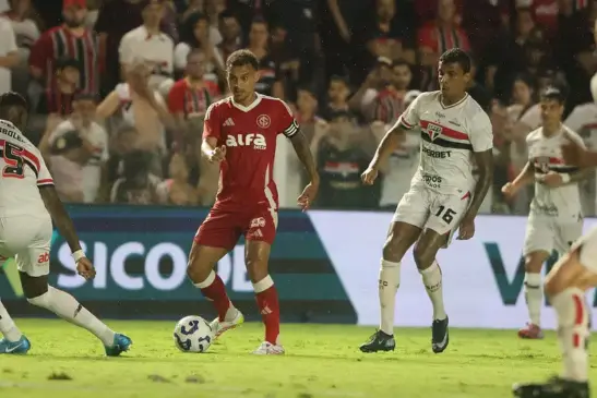 Inter é goleado pelo São Paulo e vê risco de rebaixamento aumentar