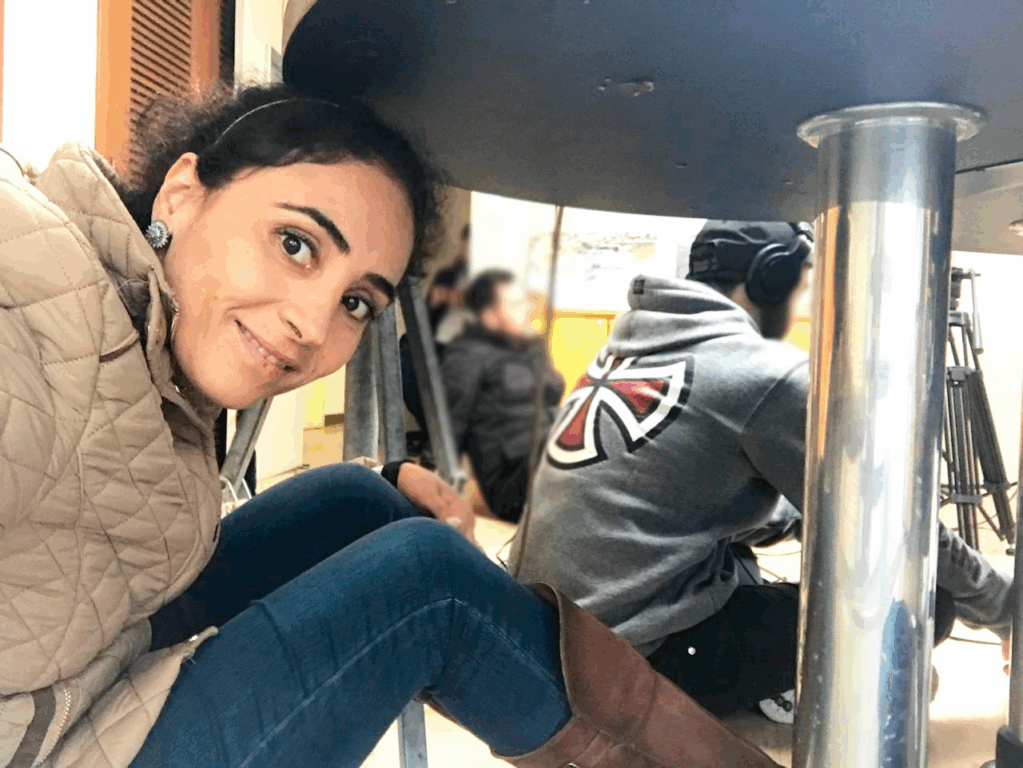 Quase 10 anos atrás, embaixo da mesa, acompanhando cada detalhe. Entendi cedo que comunicação é isso: estar onde as coisas acontecem e acompanhar o movimento. Quase 10 anos atrás, embaixo da mesa, acompanhando cada detalhe. Entendi cedo que comunicação é isso: estar onde as coisas acontecem e acompanhar o movimento.