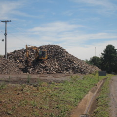 Enquanto obras de pavimenta&ccedil;&atilde;o n&atilde;o come&ccedil;am, rach&atilde;o &eacute; estocado &agrave;s margens da RSC-453