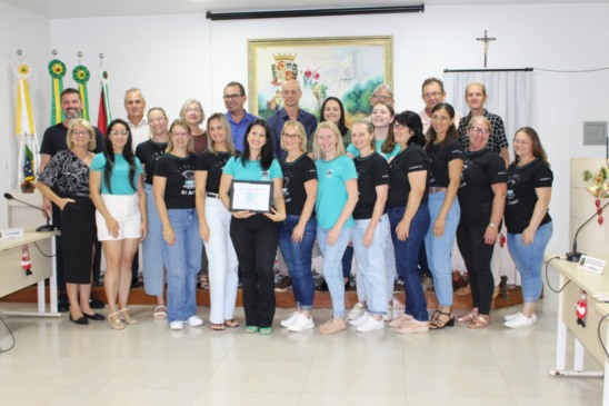 Equipe da Ireno Bohn com vereadores e a ex-prefeita Carmen Goerck