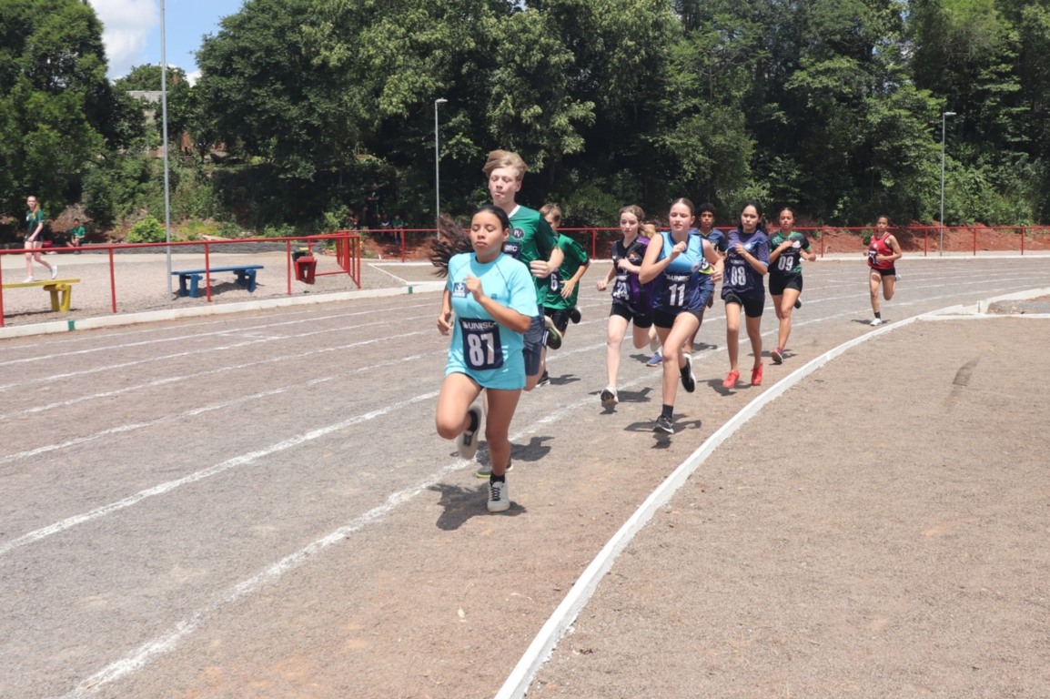 Provas de atletismo ocorrem na pista da SAP