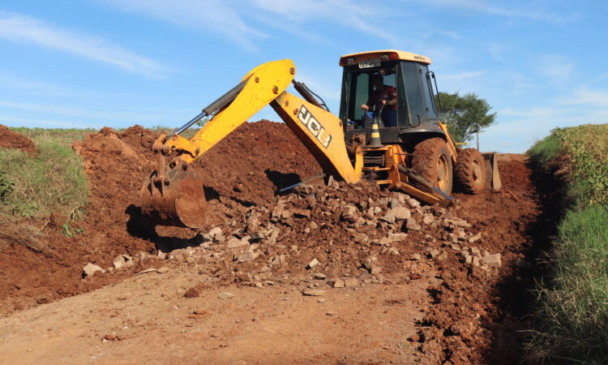 Retroescavadeira deve ser entregue nos próximos dias