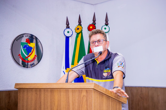 Vereador foi à tribuna com uma espécie de mordaça (Foto: Willian Oliveira/Divulgação)