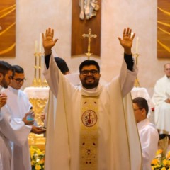 Padre Vanderson da Silva Barbosa tem 33 anos (Fotos: Arquivo pessoal)