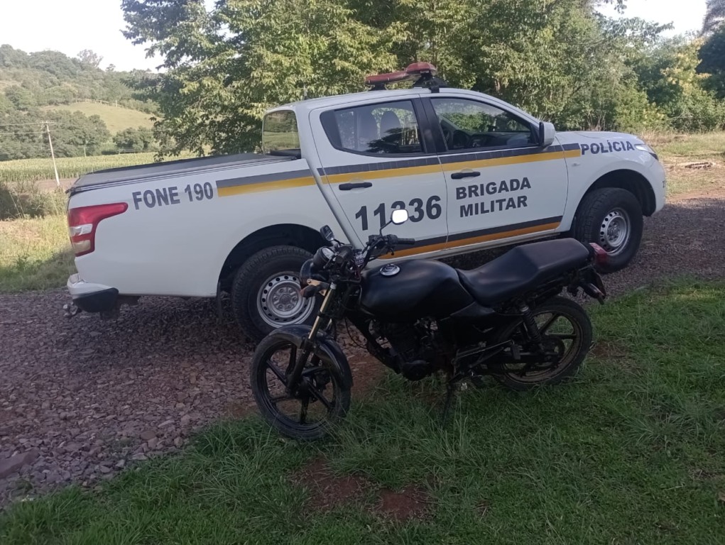 Foi uma encontrada uma moto no local (Foto: Brigada Militar/Divulgação)
