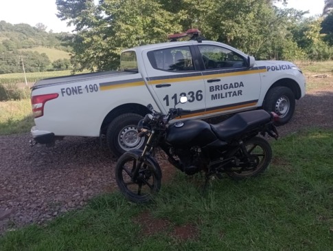 Foi uma encontrada uma moto no local (Foto: Brigada Militar/Divulgação)