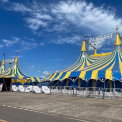  Instalações com as cores amarelo e azul dão destaque ao Parque do Chimarrão (Foto: Júlia Brandenburg/Folha do Mate)