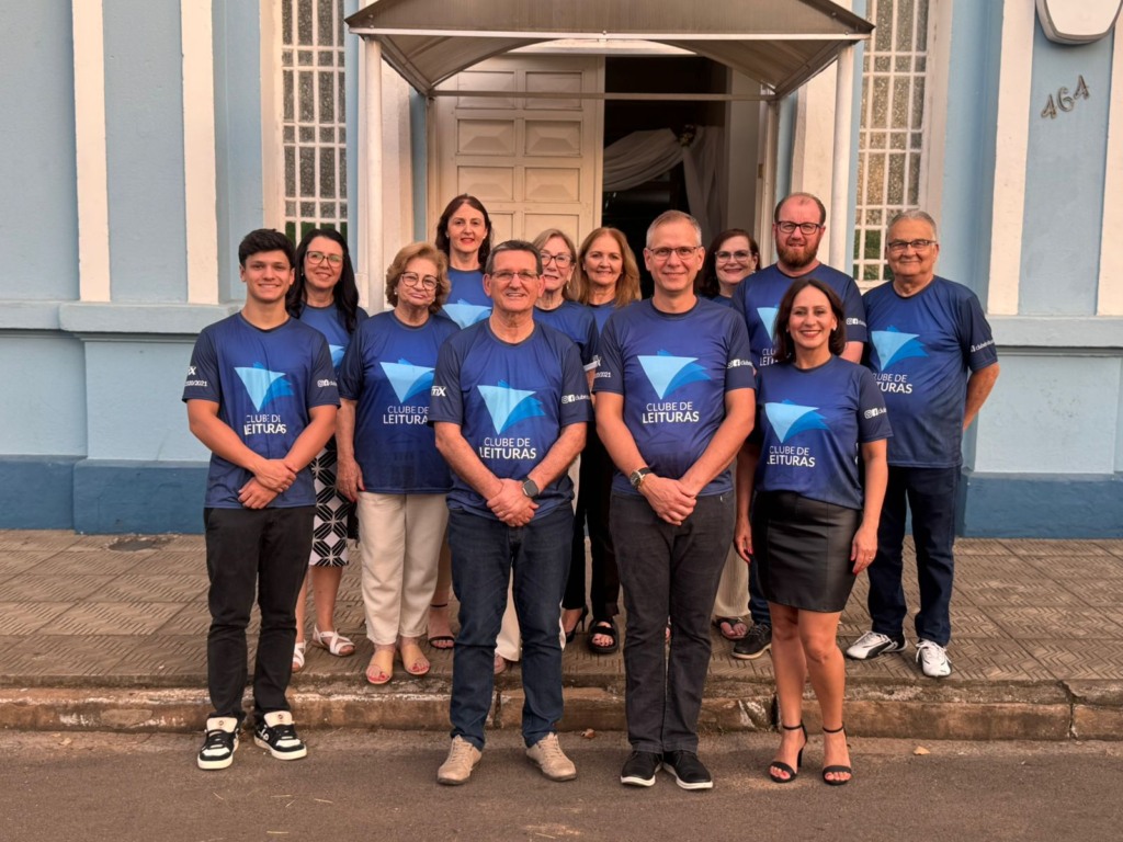 Parte dos integrantes que já atuam há seis anos na condução do Clube (Foto: Divulgalção/Clube de Leituras)