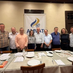 Gláucia, ao centro, é prefeita em primeiro mandato em Lajeado (Foto: Divulgação/Assessoria Gláucia Schumacher)