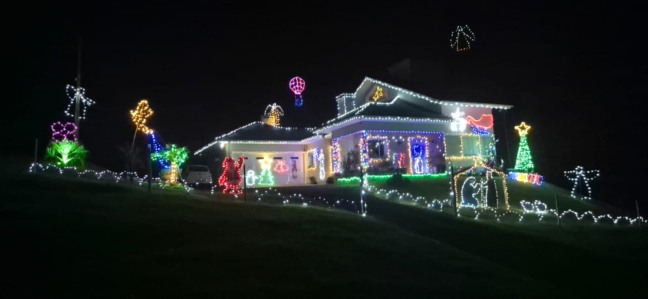 Residência de Julia Siencia e Marcos Arnemann chama atenção de quem passa por Vila Santa Emília (Foto: Arquivo pessoal)