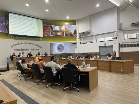 Última sessão do ano da Câmara foi nesta segunda-feira (Foto: Leonardo Pereira/Folha do Mate)