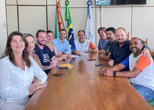 Reunião foi na manhã desta terça-feira (Foto: Divulgação/Prefeitura)