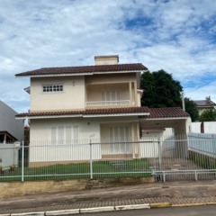 Im&oacute;vel est&aacute; localizado na rua Osvaldo Aranha, n&ordm; 2.308, no bairro Cidade Alta (Foto: J&uacute;lia Brandenburg/Folha do  Mate)