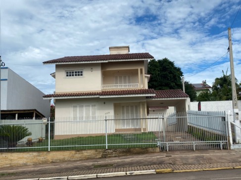Imóvel está localizado na rua Osvaldo Aranha, nº 2.308, no bairro Cidade Alta (Foto: Júlia Brandenburg/Folha do  Mate)