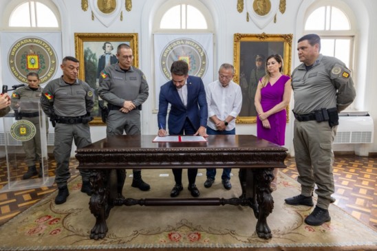 Ato para sanção ocorreu na sede do Comando-Geral da Brigada Militar
(Foto: Vitor Rosa/Secom)