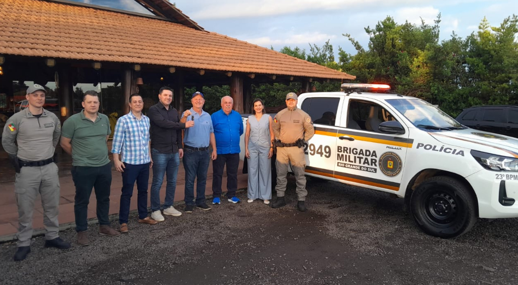 Toyota Hilux foi entregue ao comando da Brigada Militar (Foto: Alvaro Pegoraro)